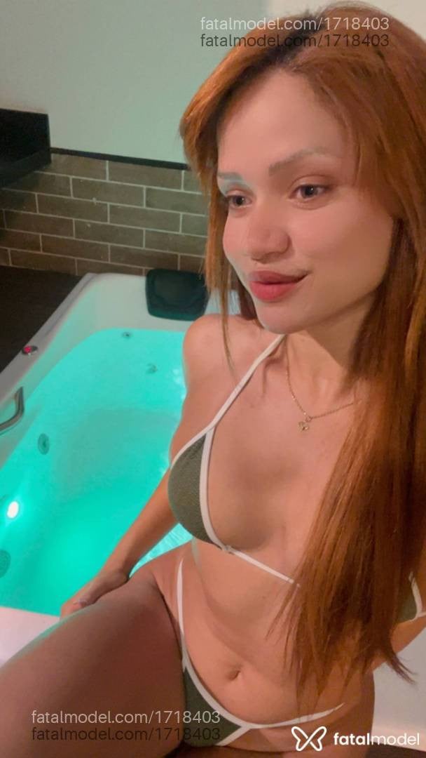 Acompanhante mulher com cabelo castanho de olhos verdes em Belo Horizonte - Regi