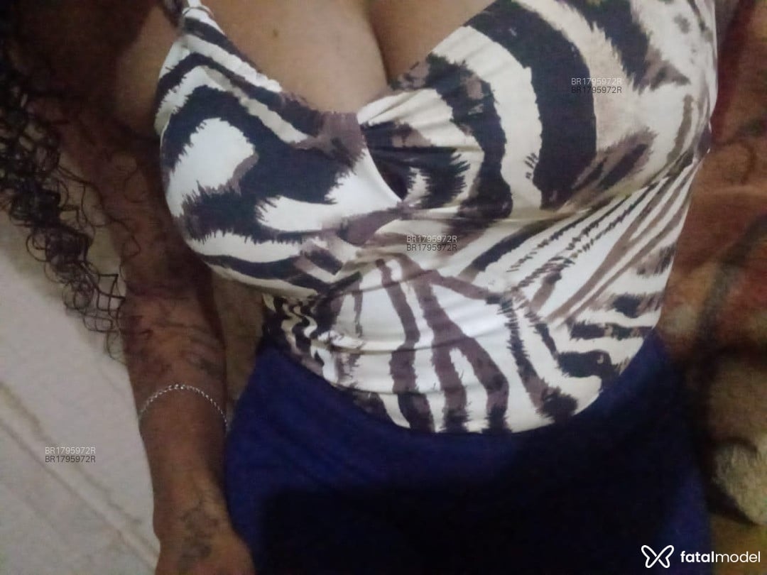 Acompanhante mulher com cabelo castanho de olhos castanhos em Florianópolis - Morenasex