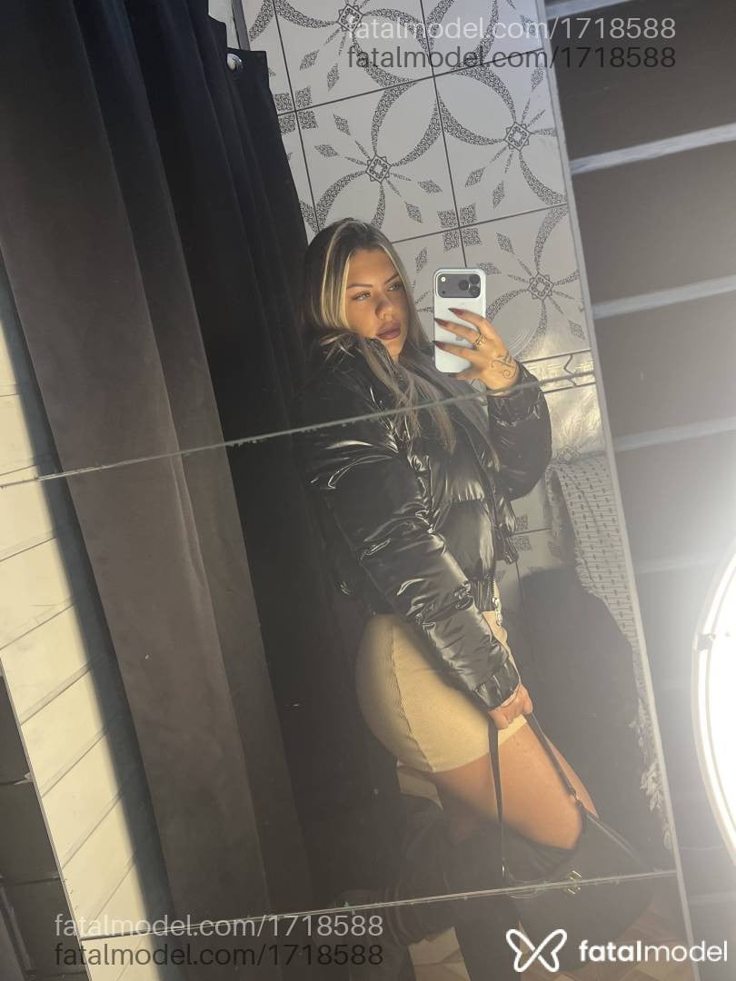 Acompanhante mulher com cabelo castanho de olhos castanhos em Gravataí - Lauren