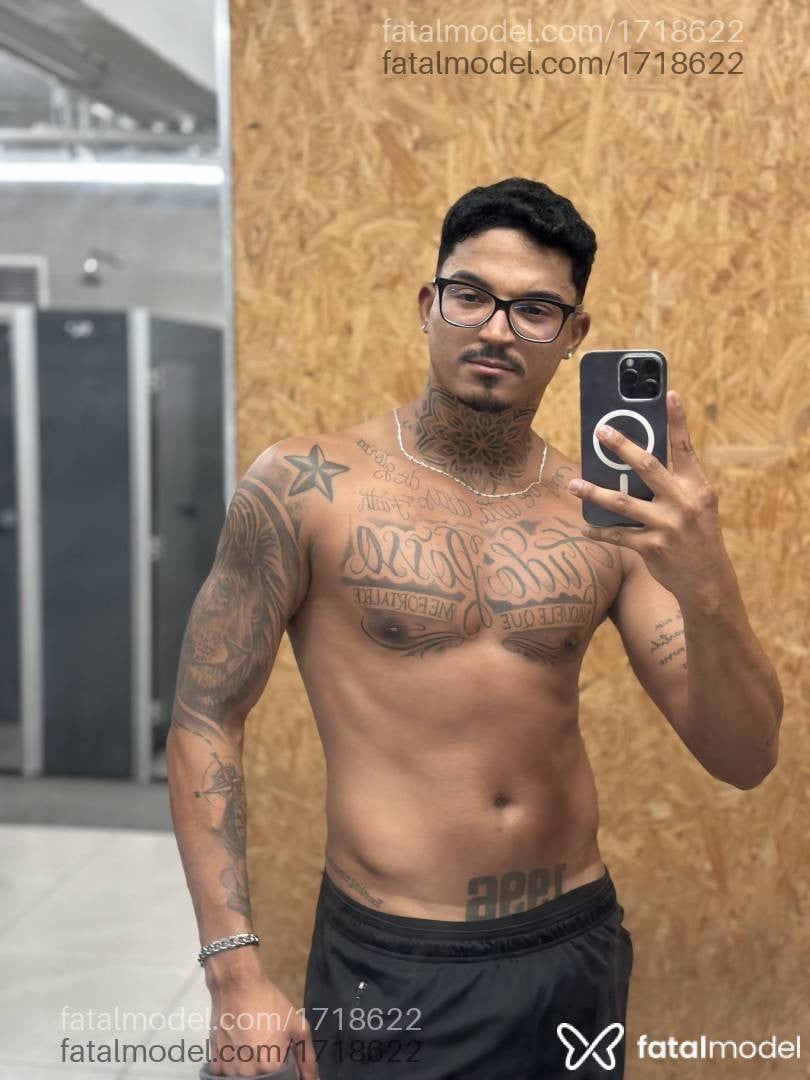 Acompanhante homem morena (o) de olhos castanhos - Ruanezz