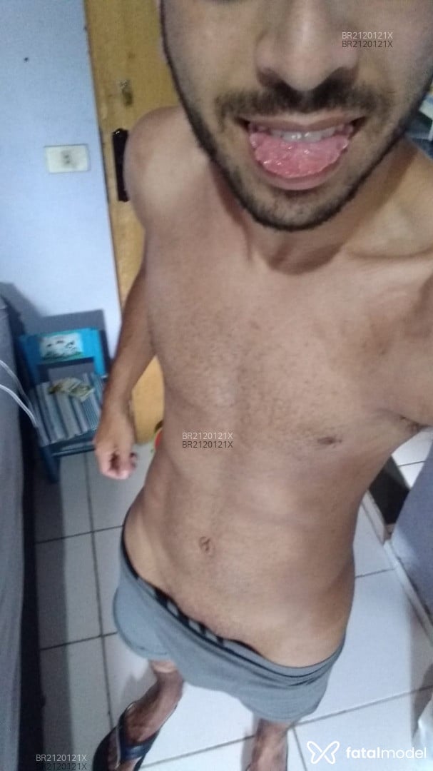 Acompanhante homem com cabelo castanho de olhos castanhos - Montecchio Acompanhante homem com cabelo castanho de olhos castanhos - Montecchio