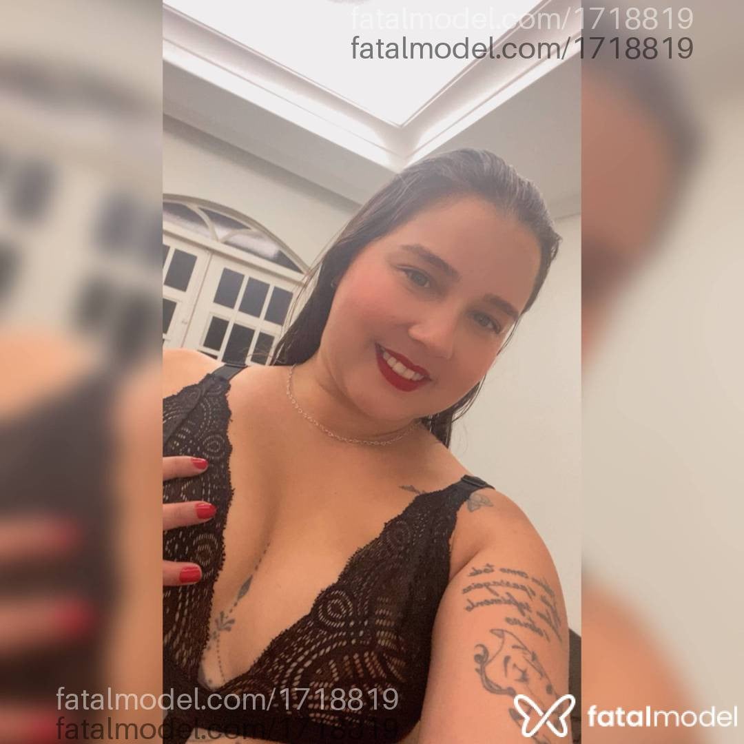 Acompanhante mulher com cabelo castanho de olhos verdes - Sofia Andrade