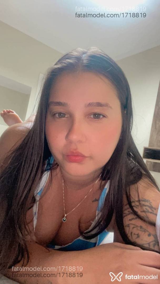 Acompanhante mulher com cabelo castanho de olhos verdes - Sofia Andrade