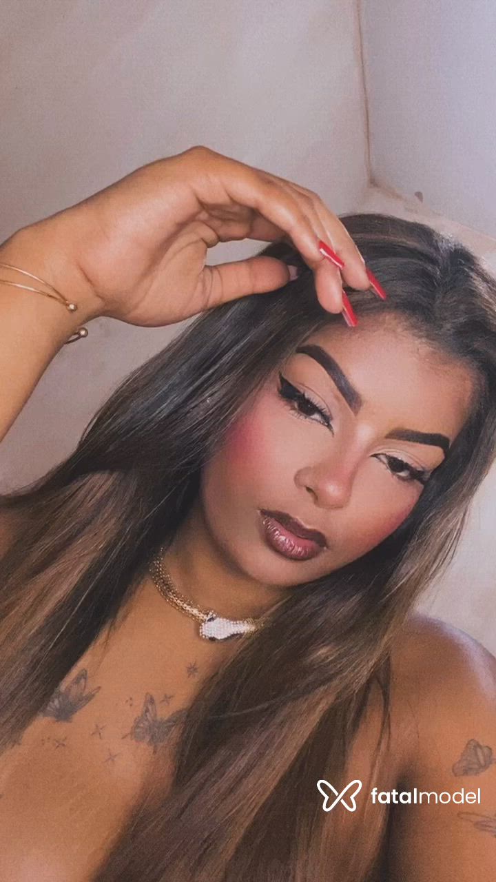 Acompanhante mulher morena (o) de olhos castanhos - Anna carolyne