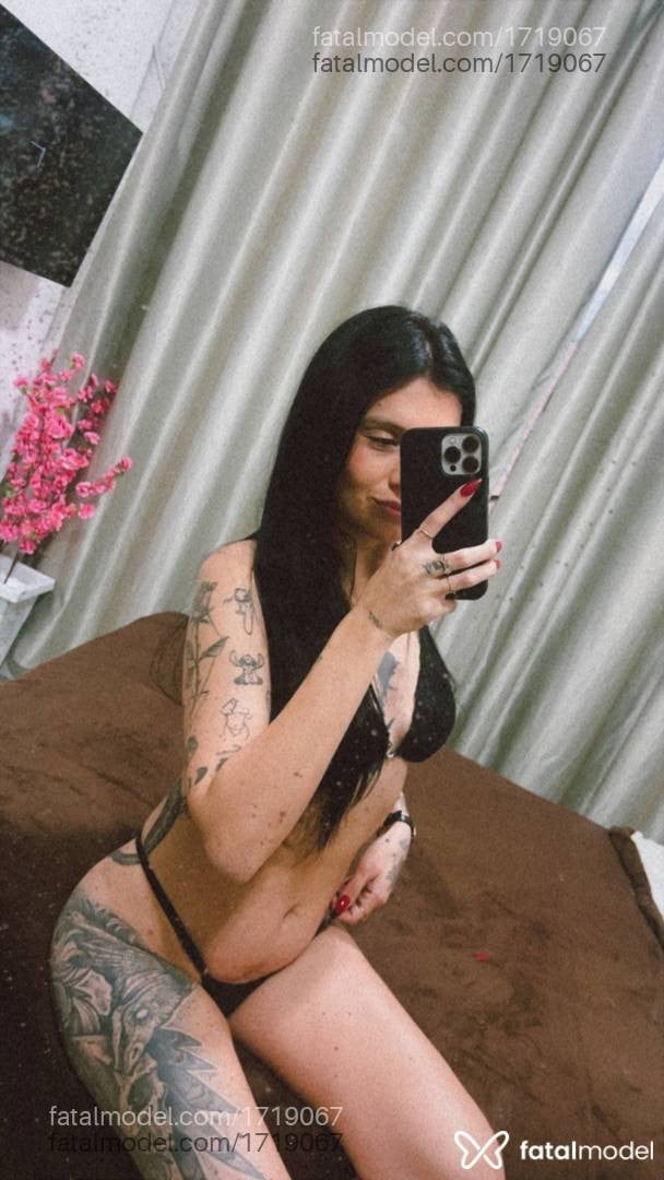 Acompanhante mulher morena (o) de olhos castanhos - Helena Maya
