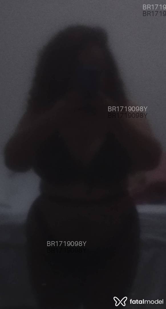 Acompanhante mulher com cabelo castanho de olhos castanhos em Virtual - Geek Plussize