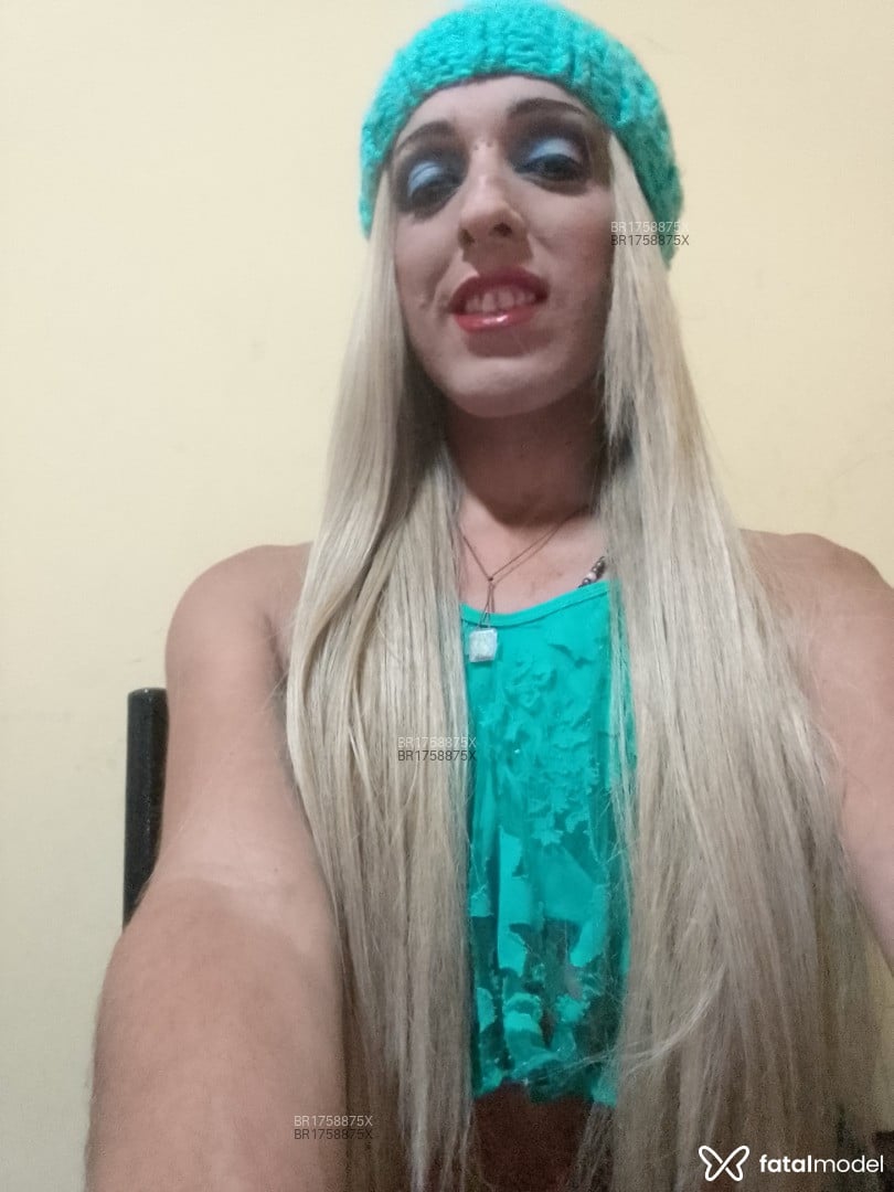 Acompanhante não-binário morena (o) de olhos castanhos - Kayra Fernandes