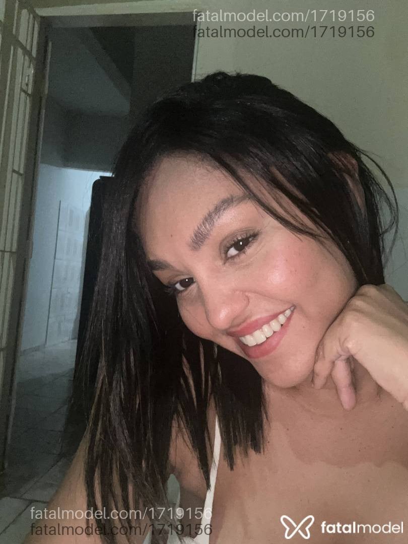 Acompanhante mulher com cabelo castanho de olhos castanhos - Rayane