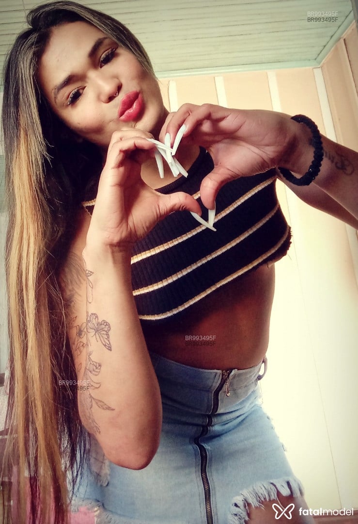 Acompanhante travesti com cabelo colorido de olhos pretos em Colombo Acompanhante travesti com cabelo colorido de olhos pretos em Colombo - Fernanda Sophye