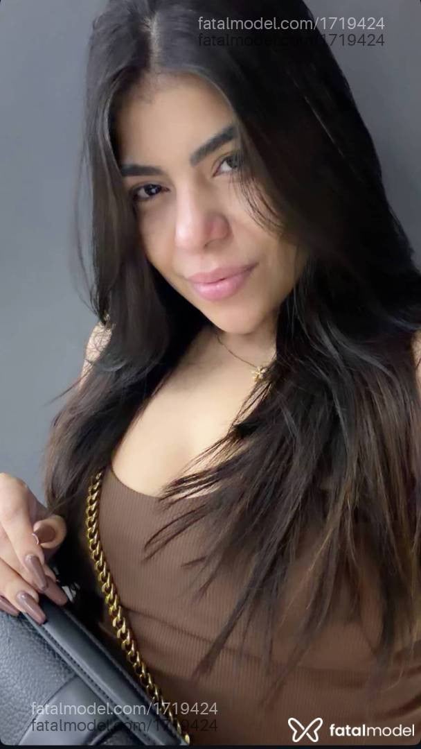 Acompanhante mulher com cabelo castanho de olhos castanhos - Alice Gusmão