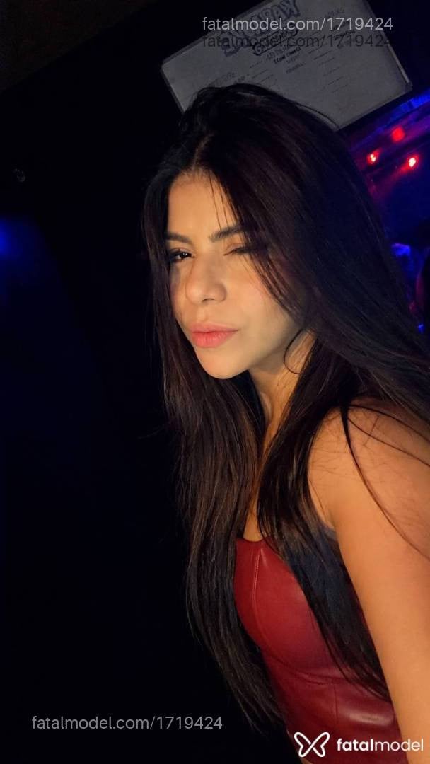 Acompanhante mulher com cabelo castanho de olhos castanhos - Alice Gusmão