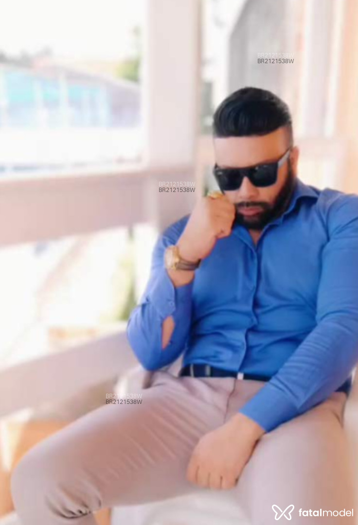 Acompanhante homem com cabelo castanho de olhos pretos em Virtual Acompanhante homem com cabelo castanho de olhos pretos em Virtual - Sousa