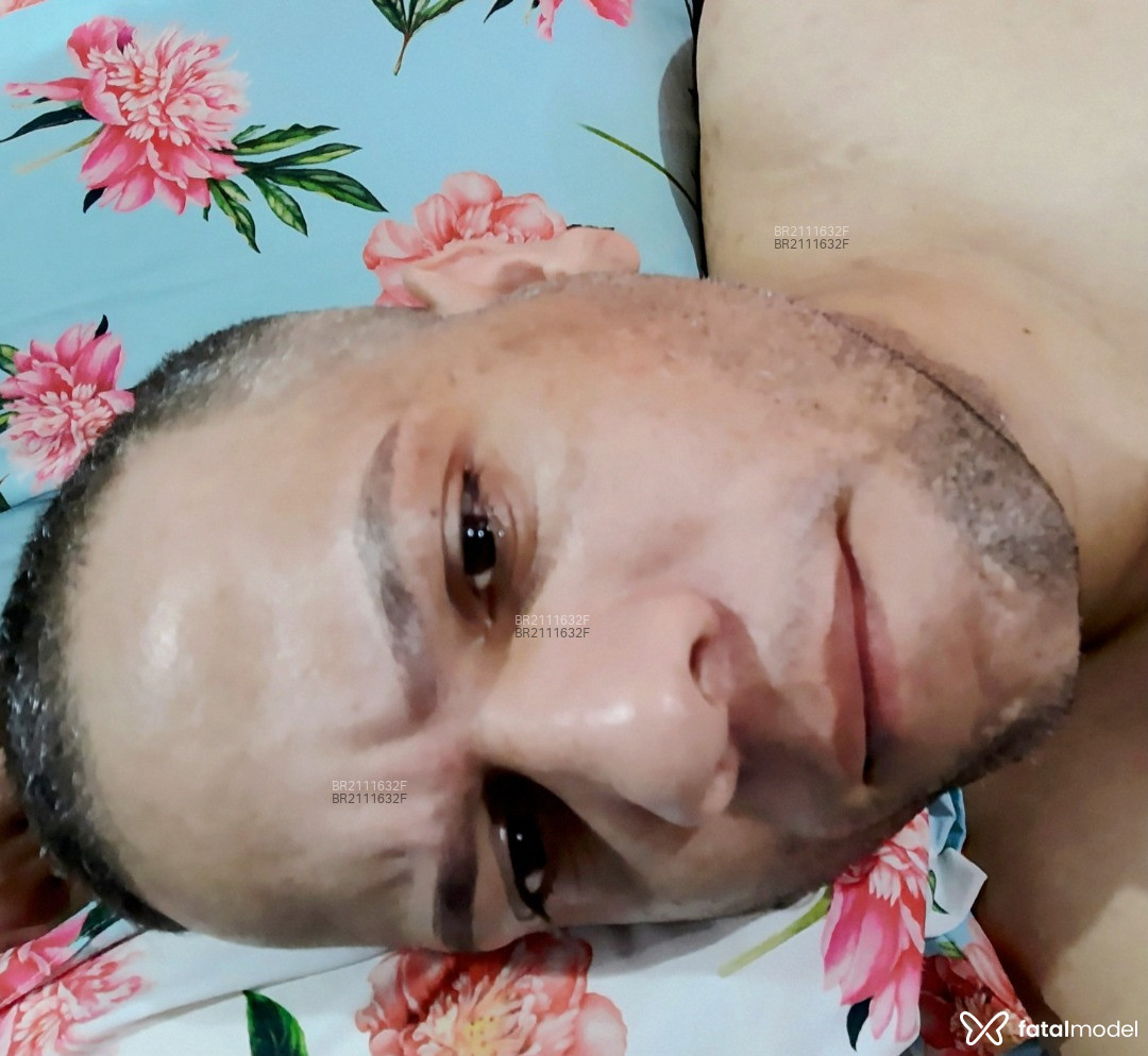 Acompanhante homem com cabelo grisalho de olhos castanhos em Virtual Acompanhante homem com cabelo grisalho de olhos castanhos em Virtual - Nsousa