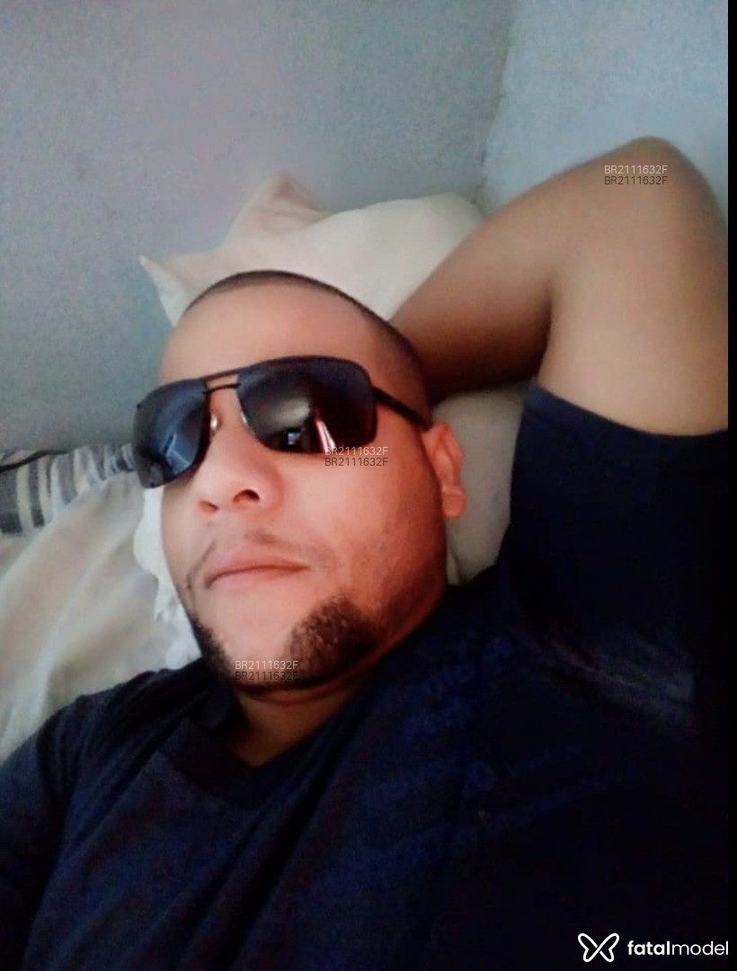 Acompanhante homem com cabelo grisalho de olhos castanhos em Virtual Acompanhante homem com cabelo grisalho de olhos castanhos em Virtual - Nsousa