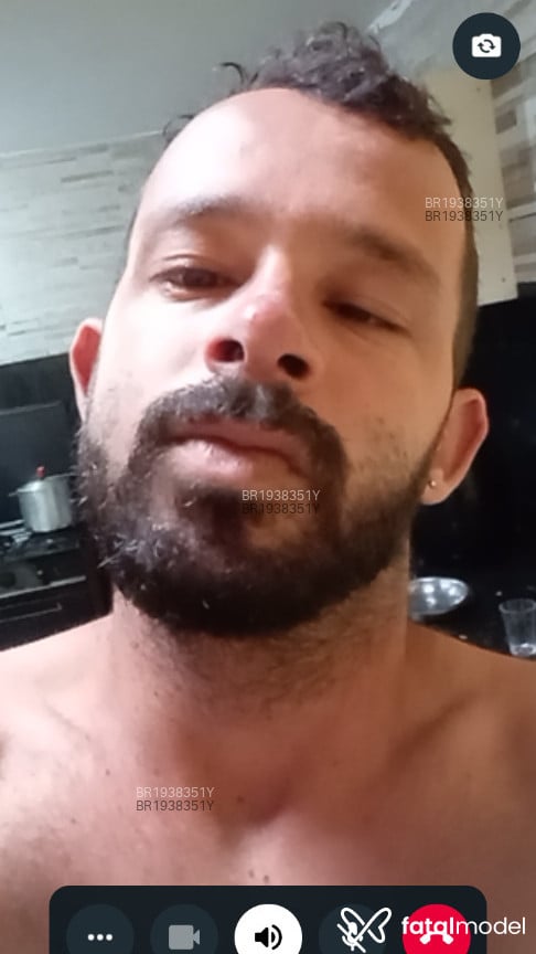 Acompanhante homem com cabelo castanho de olhos castanhos em Itaperuna Acompanhante homem com cabelo castanho de olhos castanhos em Itaperuna - Mineirinho
