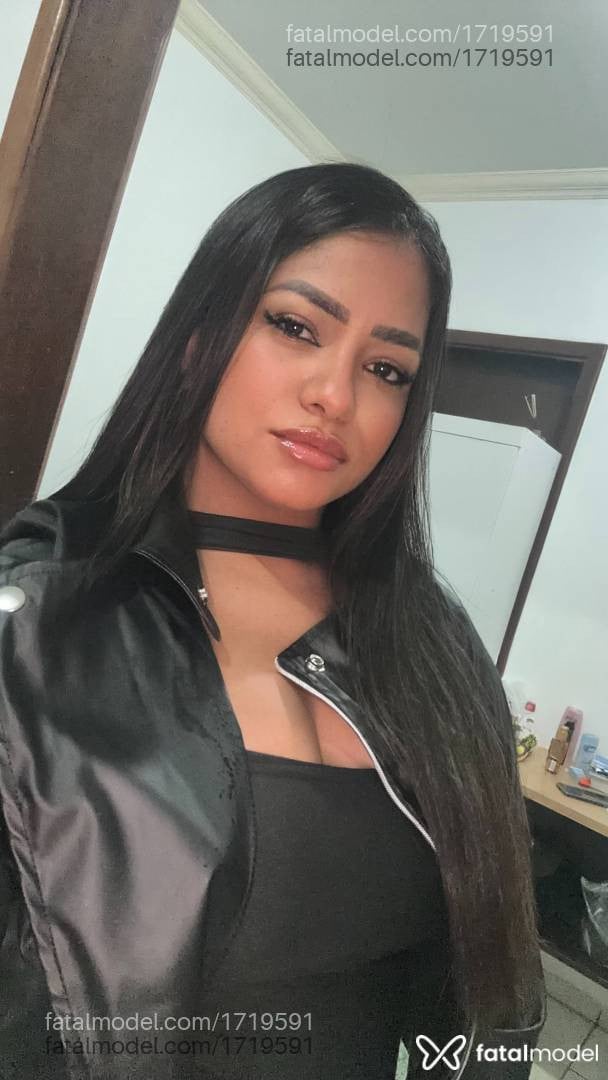 Acompanhante mulher morena (o) de olhos pretos - Kiara Angel