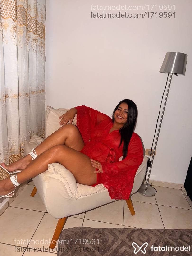 Acompanhante mulher morena (o) de olhos pretos - Kiara Angel