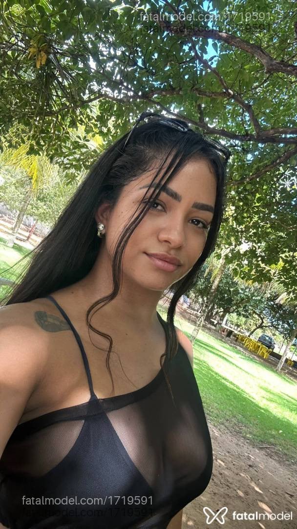 Acompanhante mulher morena (o) de olhos pretos - Kiara Angel