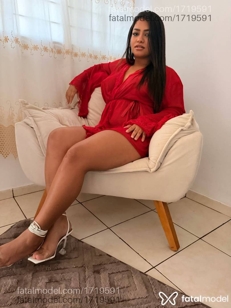 Acompanhante mulher morena (o) de olhos pretos - Kiara Angel