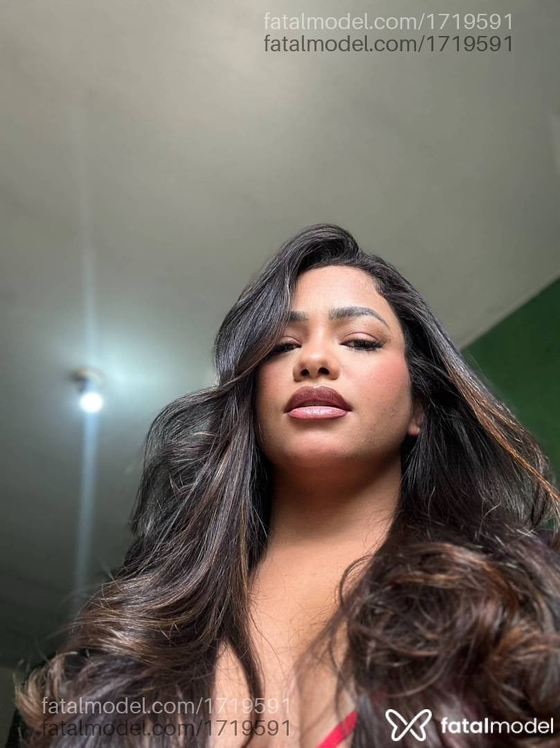Acompanhante mulher morena (o) de olhos pretos - Kiara Angel