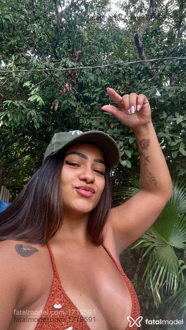 Acompanhante mulher morena (o) de olhos pretos - Kiara Angel