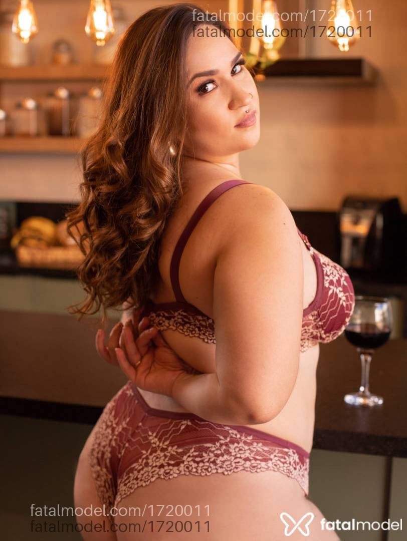 Acompanhante mulher com cabelo castanho de olhos castanhos - Gabriela