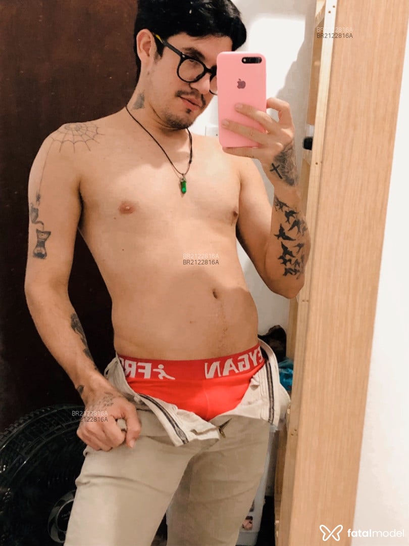 Acompanhante homem morena (o) de olhos castanhos em Curitiba - Gabriel