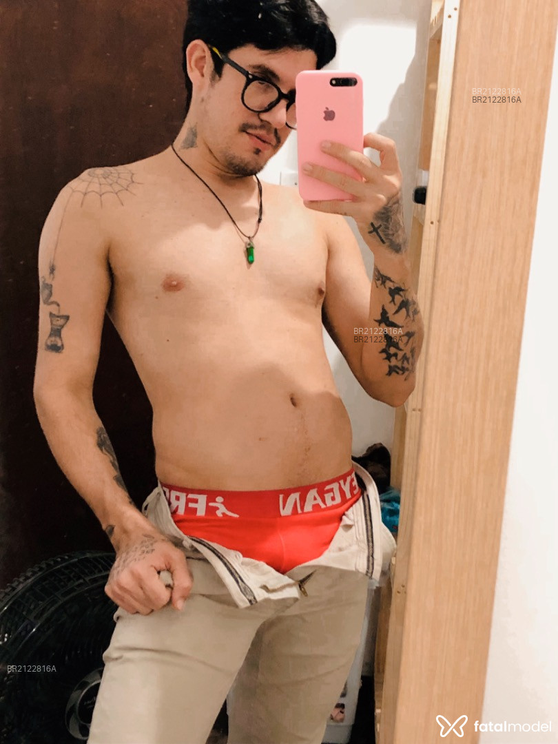 Acompanhante homem morena (o) de olhos castanhos em Curitiba - Gabriel