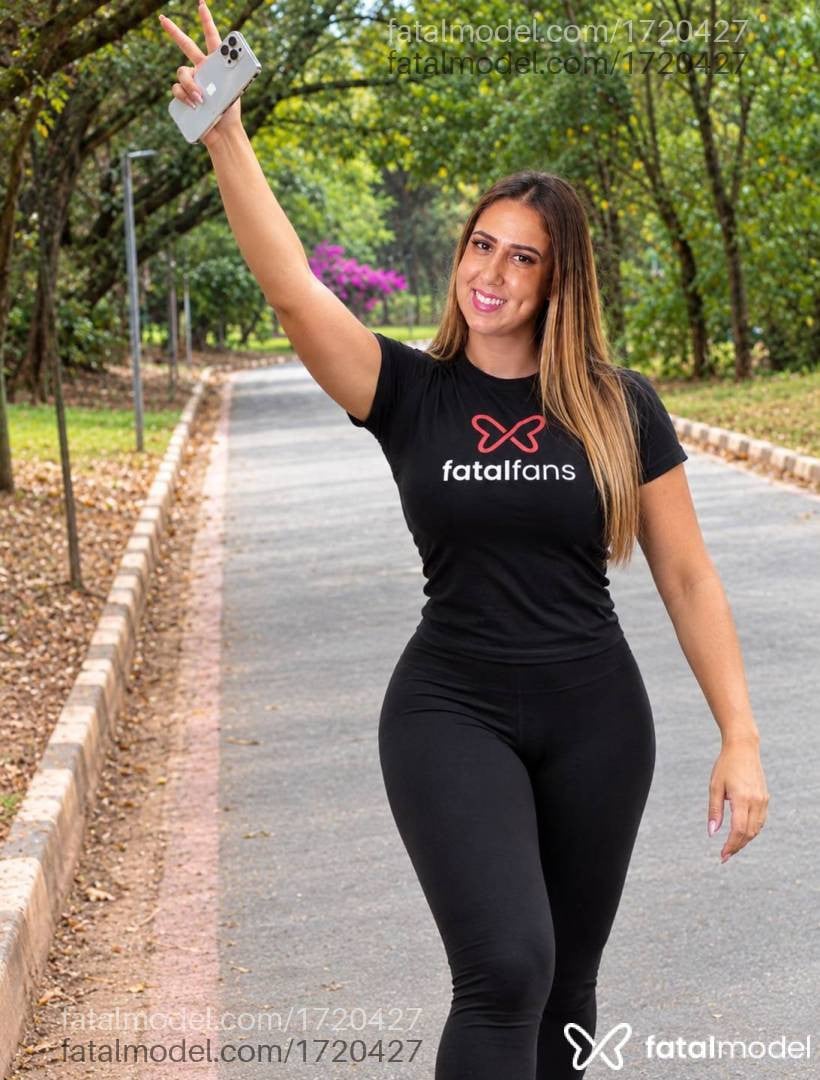 Acompanhante mulher com cabelo castanho de olhos castanhos - Julia Beatriz