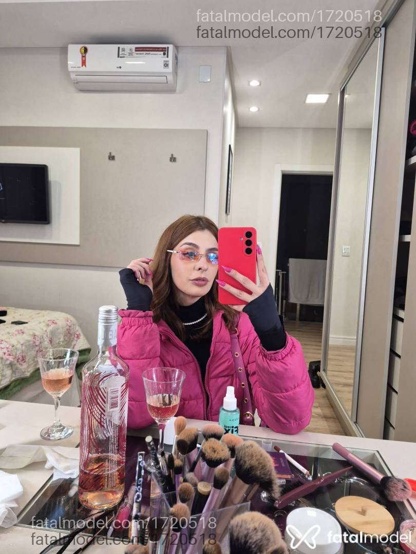 Acompanhante mulher ruiva (o) de olhos pretos em Dourados - Suelen