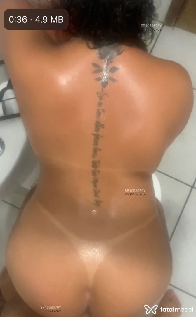 Acompanhante mulher morena (o) de olhos pretos - Luiza Acompanhante mulher morena (o) de olhos pretos - Luiza