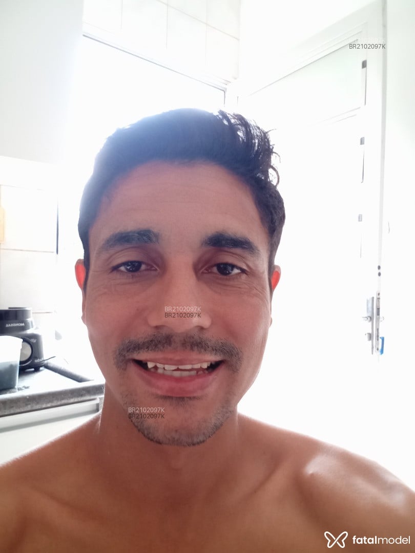 Acompanhante homem com cabelo castanho de olhos castanhos em Florianópolis - Jhonatan