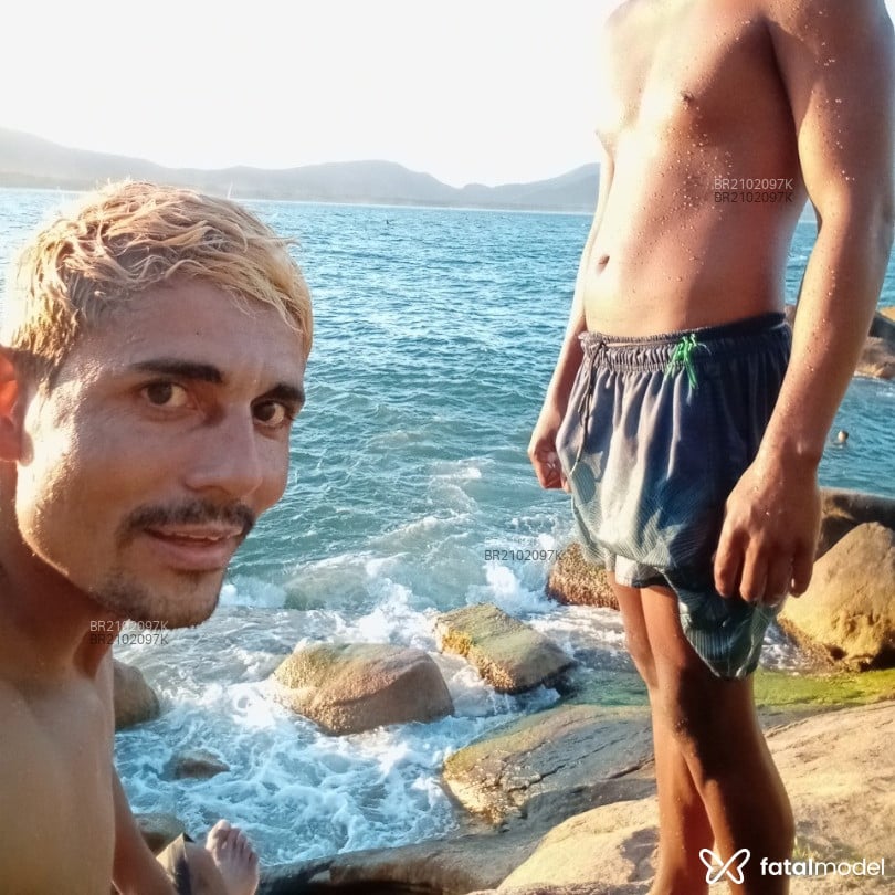 Acompanhante homem com cabelo castanho de olhos castanhos em Florianópolis - Jhonatan