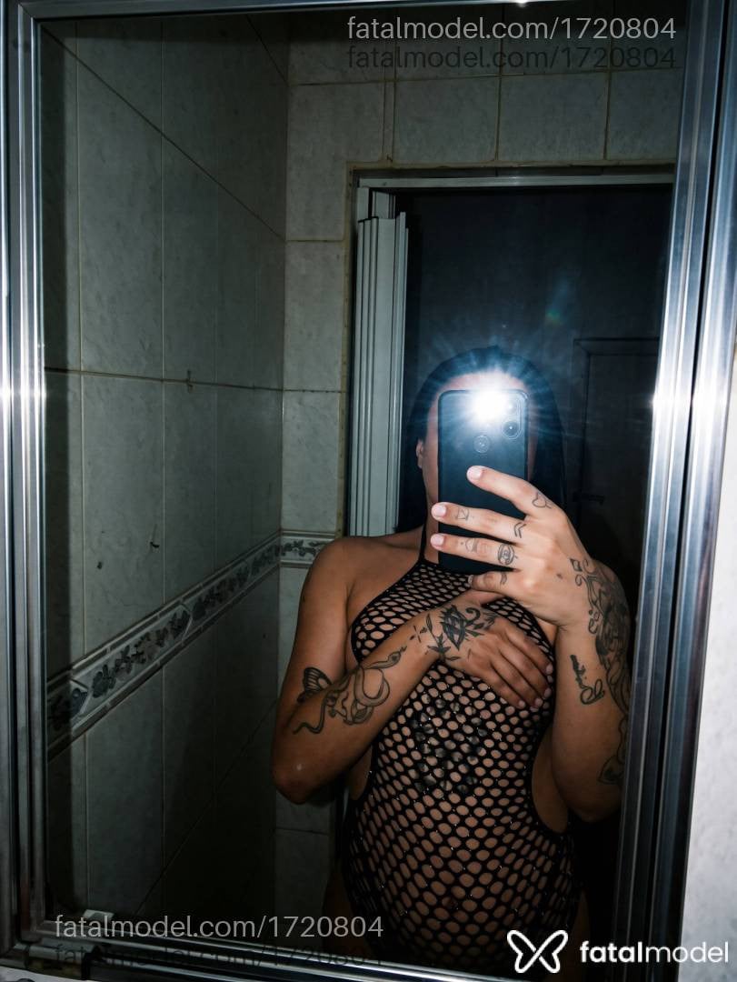 Acompanhante mulher trans com cabelo castanho de olhos castanhos - Jéssica