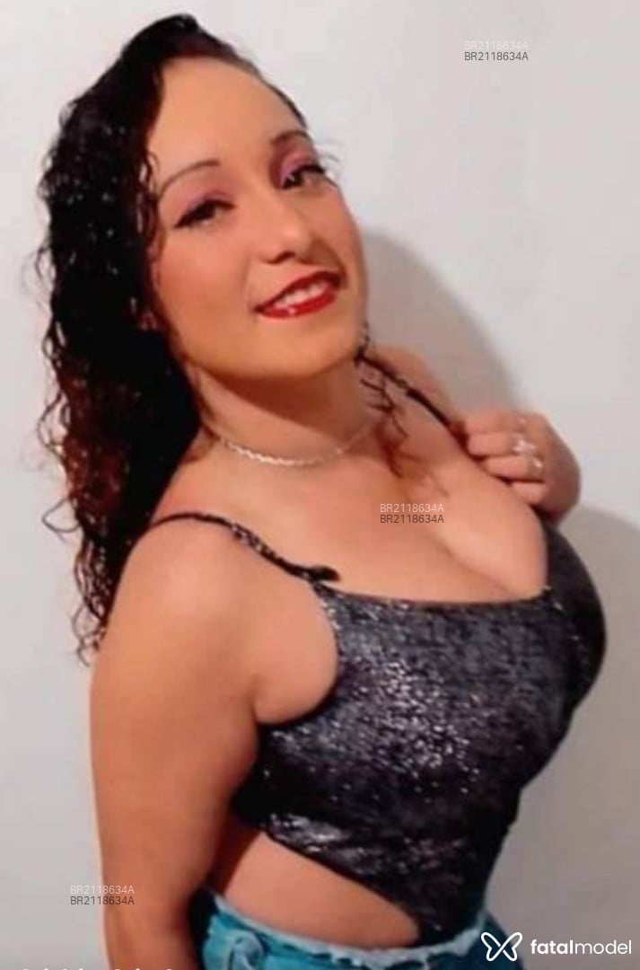 Acompanhante mulher com cabelo castanho de olhos mel em Porto Alegre Acompanhante mulher com cabelo castanho de olhos mel em Porto Alegre - Labely