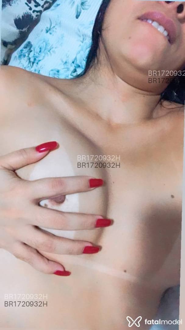 Acompanhante mulher com cabelo castanho de olhos pretos - Ohana