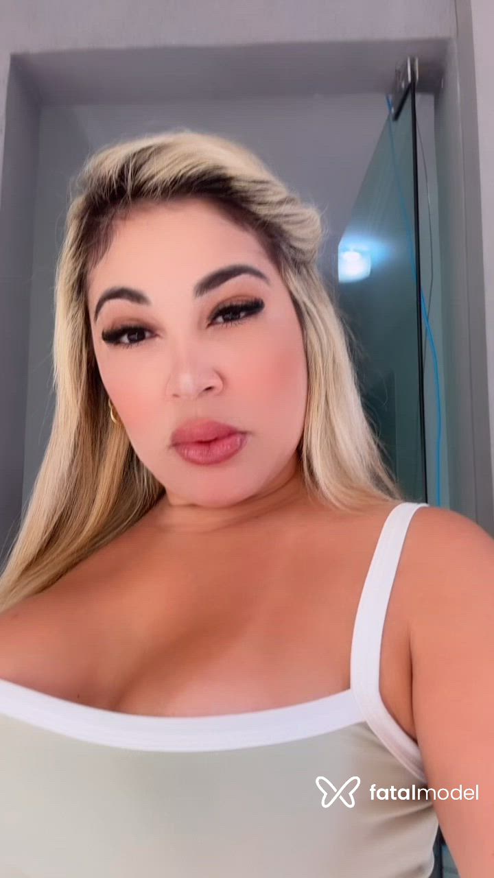 Acompanhante mulher loira (o) de olhos castanhos - Bruna Almeida