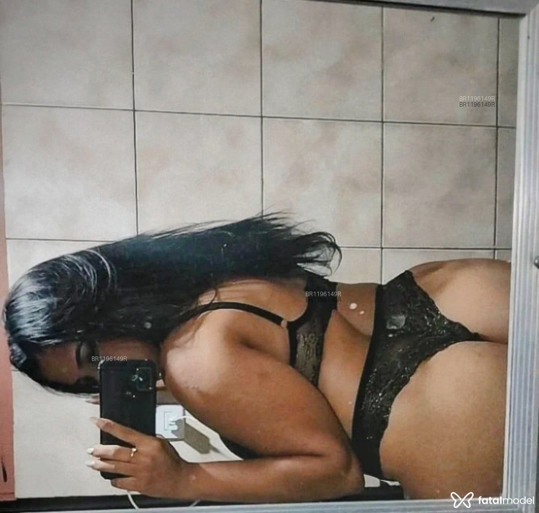 Acompanhante mulher morena (o) de olhos pretos em Comodoro - Noemy