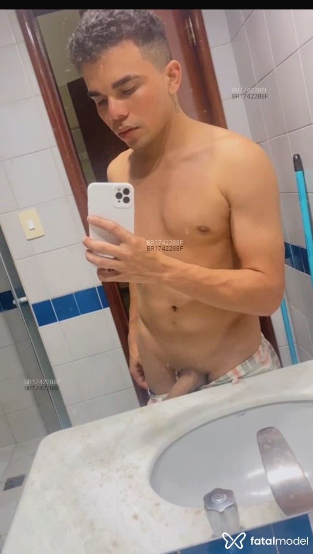 Acompanhante homem com cabelo castanho de olhos mel em Goiânia - Fernando