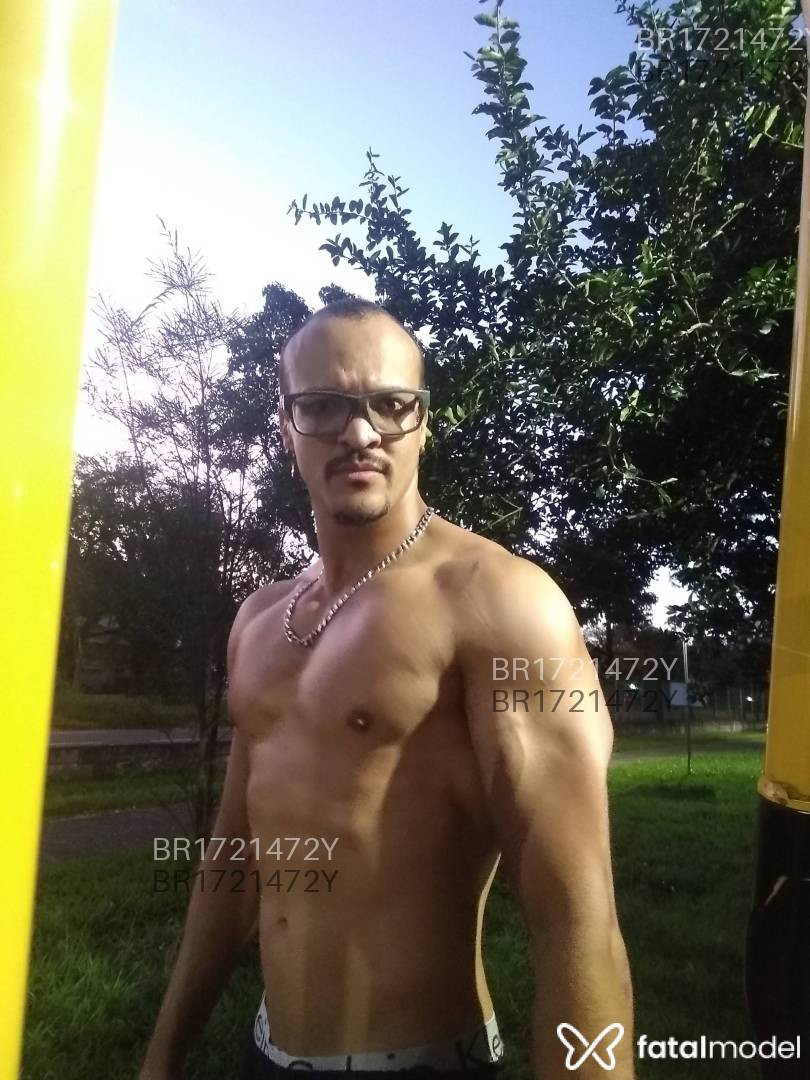 Acompanhante homem com cabelo castanho de olhos verdes em Cuiabá Acompanhante homem com cabelo castanho de olhos verdes em Cuiabá - Arthur Moraes