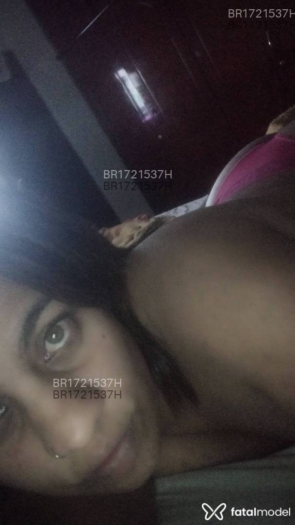 Acompanhante mulher morena (o) de olhos verdes em Virtual Acompanhante mulher morena (o) de olhos verdes em Virtual - Maah Leite