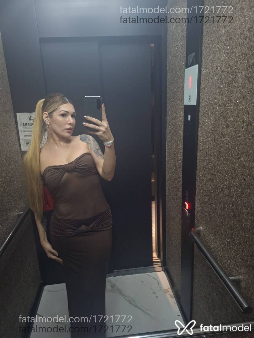 Acompanhante mulher loira (o) de olhos castanhos - Valentina Vassallo