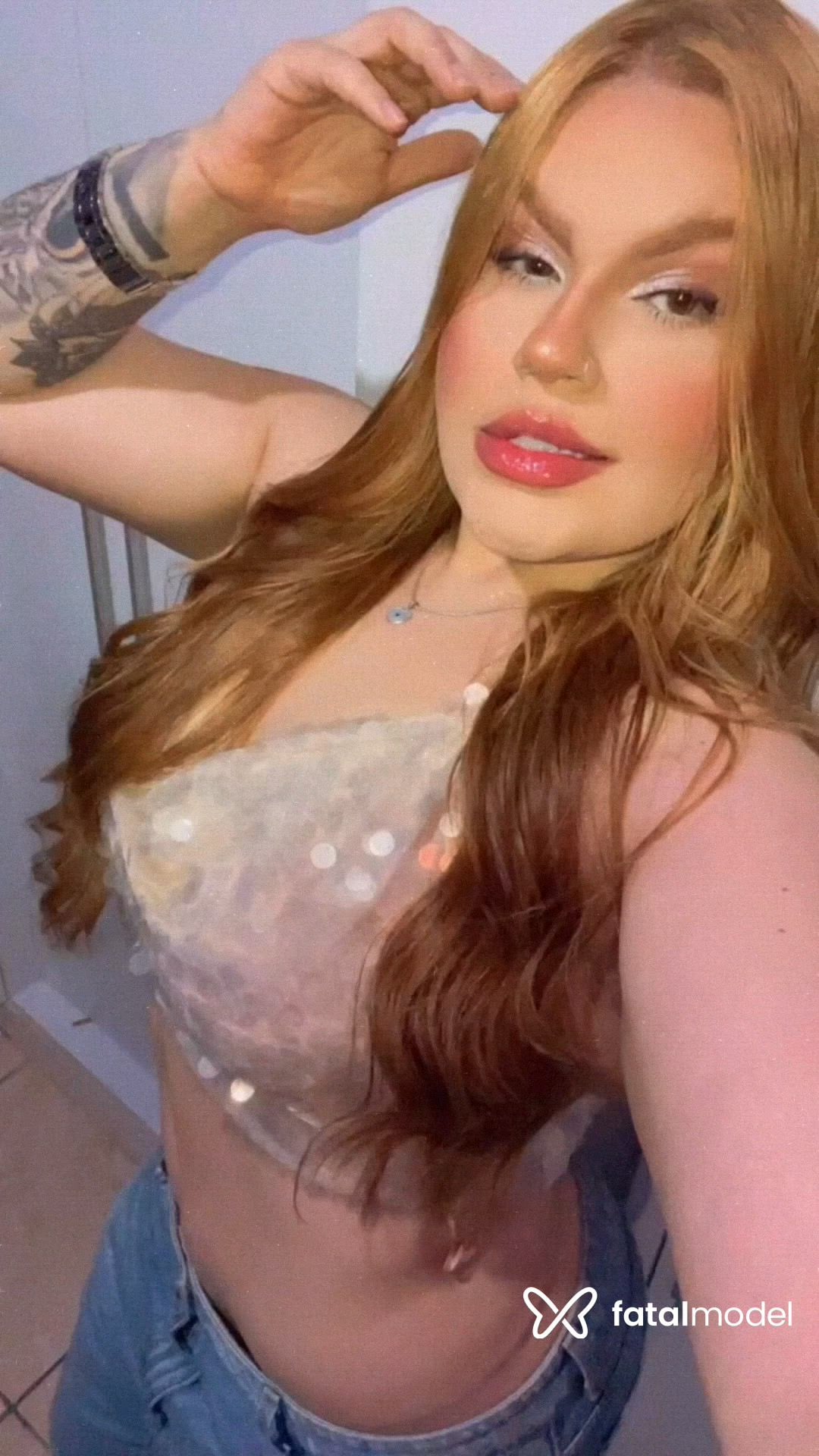 Acompanhante mulher ruiva (o) de olhos mel - Sara Muniz