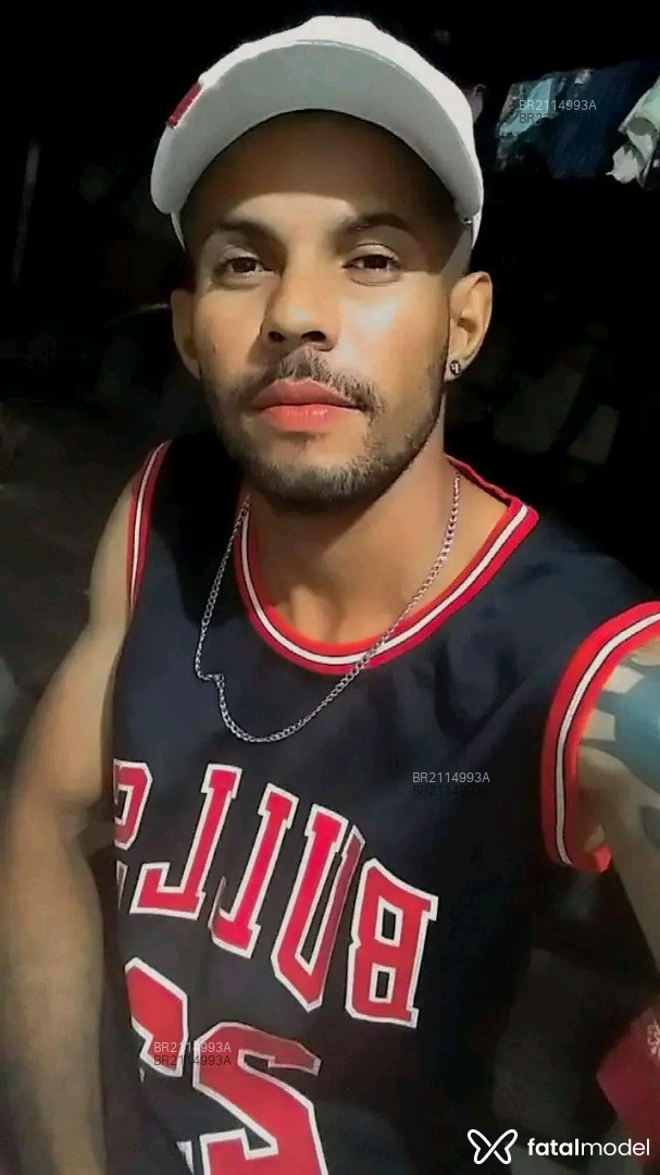 Acompanhante homem morena (o) de olhos pretos em Goiânia - Victor