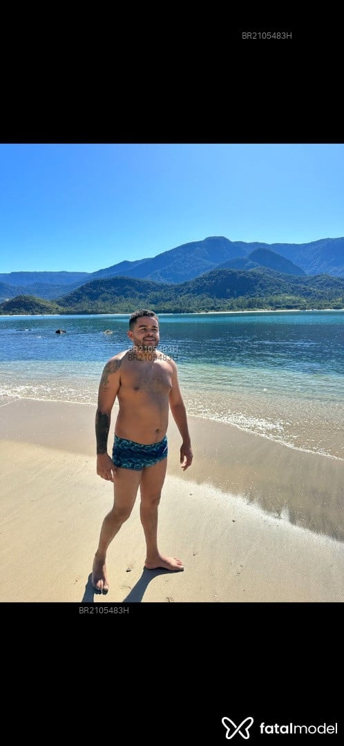 Acompanhante homem com cabelo castanho de olhos pretos em São Paulo Acompanhante homem com cabelo castanho de olhos pretos em São Paulo - Matheus