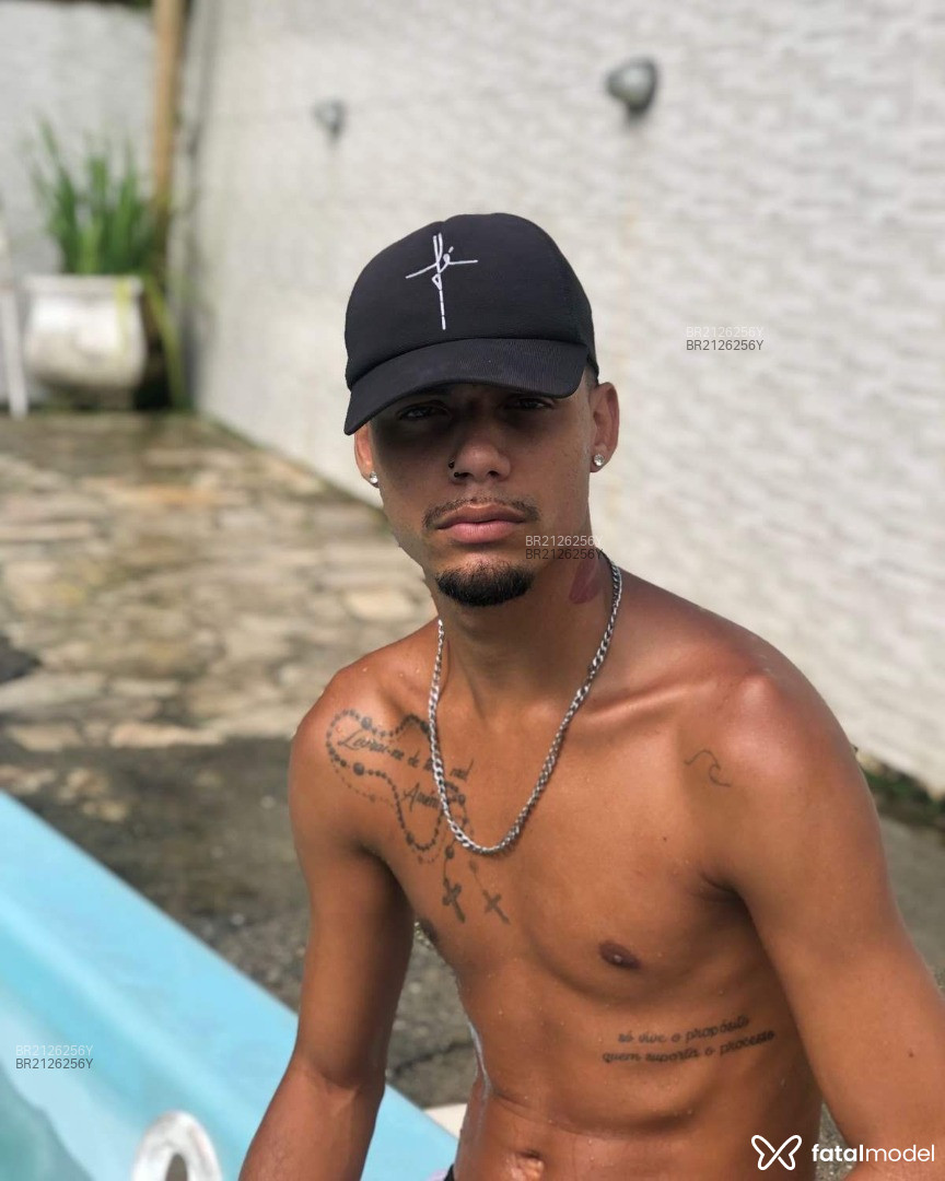 Acompanhante homem com cabelo castanho de olhos castanhos em Virtual Acompanhante homem com cabelo castanho de olhos castanhos em Virtual - Descolado