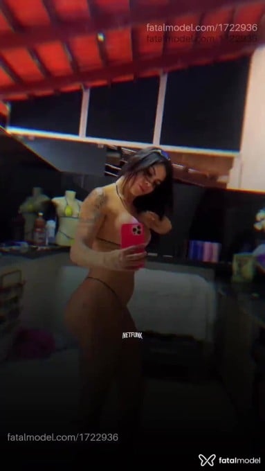 Acompanhante mulher trans loira (o) de olhos castanhos - Anny Silva