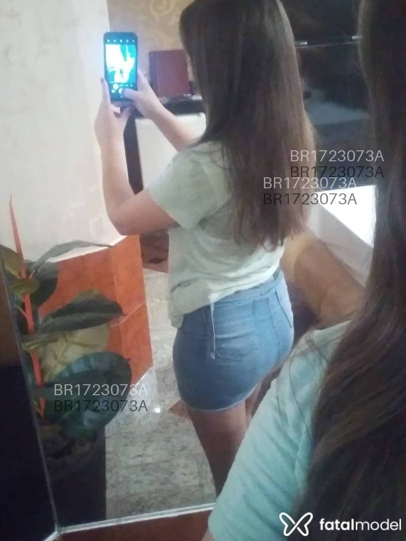Acompanhante mulher com cabelo castanho de olhos azuis em Guarapari - Bruna