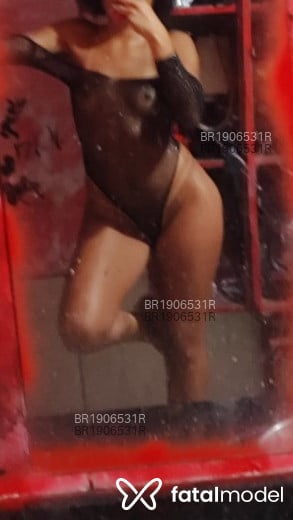 Acompanhante mulher com cabelo castanho de olhos castanhos - Lunna Acompanhante mulher com cabelo castanho de olhos castanhos - Lunna