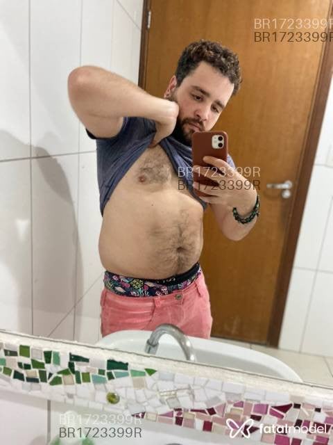 Acompanhante homem com cabelo castanho de olhos castanhos em São Paulo Acompanhante homem com cabelo castanho de olhos castanhos em São Paulo - Allan Torres